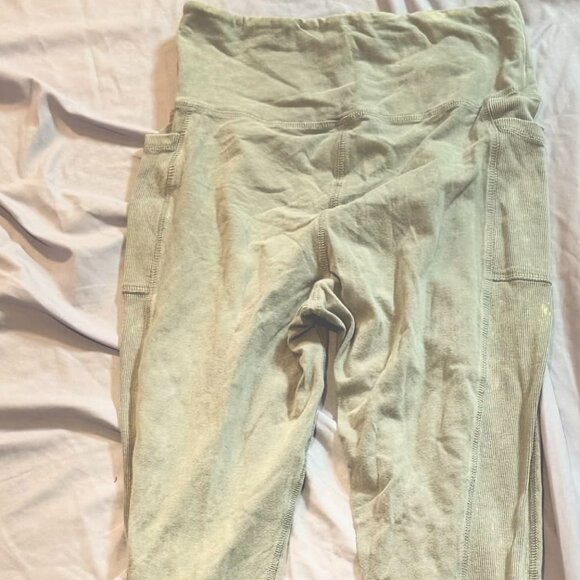 FOUR pairs of Dip Brand Leggings (Grey, Mauve, Green, Black) MEDIUM - Picture 5 of 12